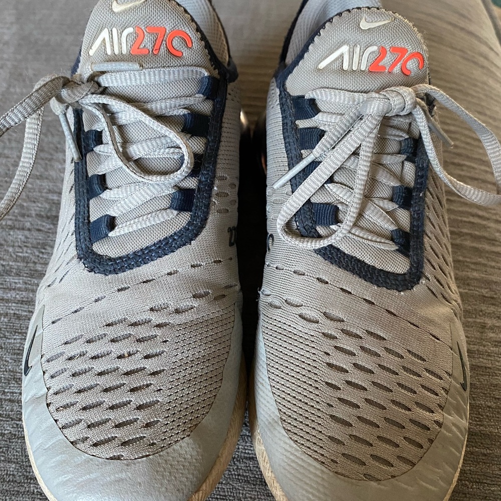 Kids size 5.5 Nike Air270’s. Great condition. Hardly worn, like new
